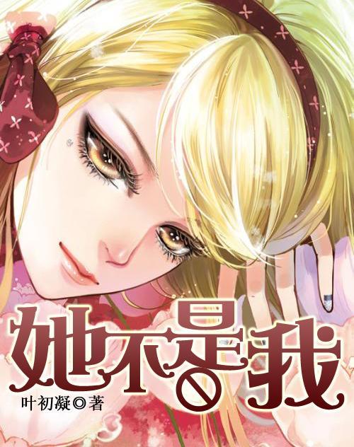 高颜值姐妹花一起逛街，一个落落大方，一个腼腆羞涩，回头率爆棚